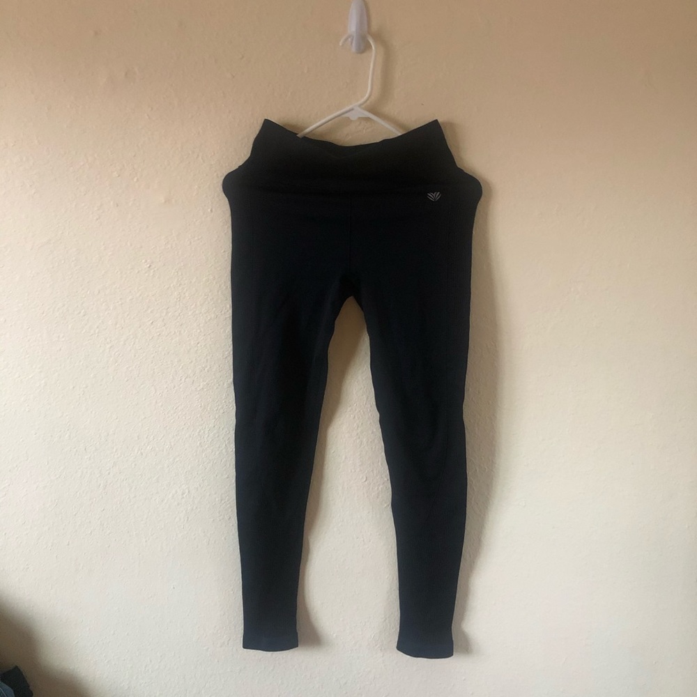 FOREVER 21 BLACK LEGGINGS